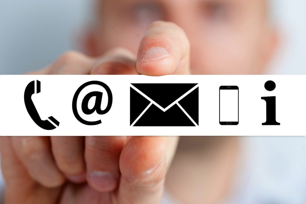 警察官　連絡　取り合う　スタイル